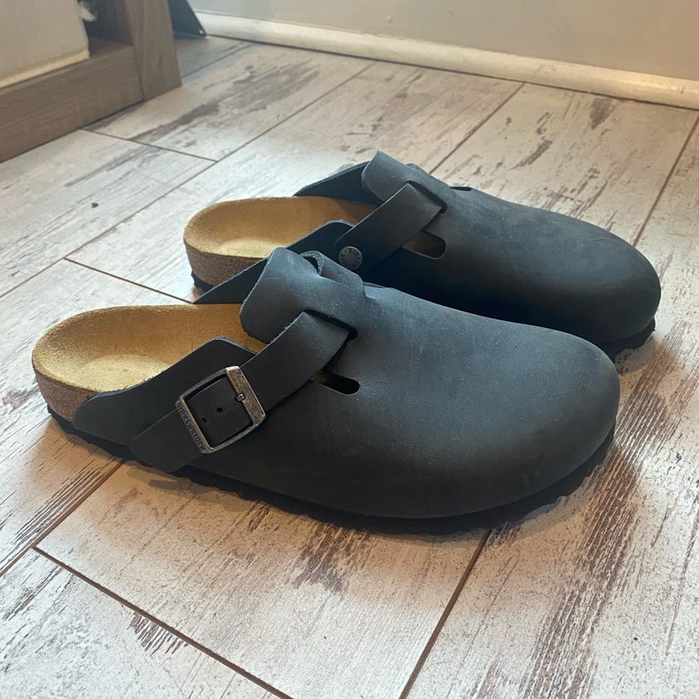 Black Birkenstock Boston clogs